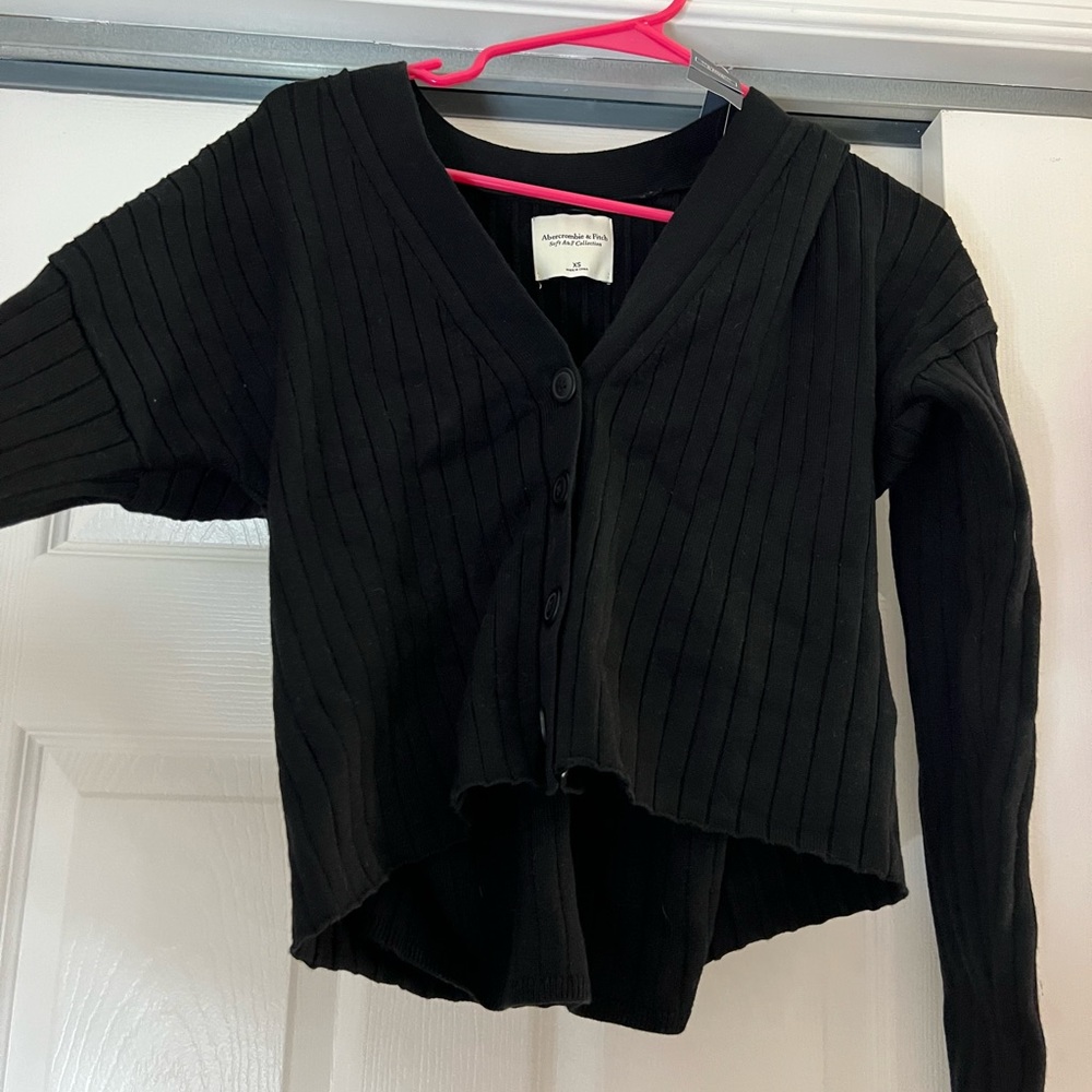 Xs Sweater set from Abercrombie and Fitch. Brand new never worn. Black.